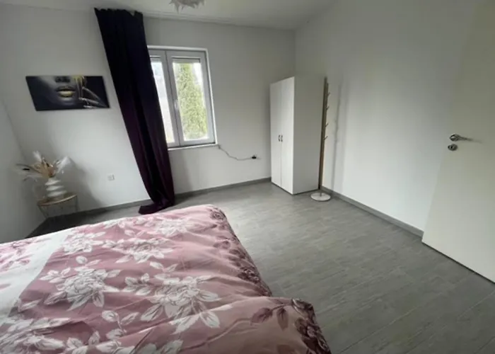 Hani\'S Grosse Wohnung Mit Garten